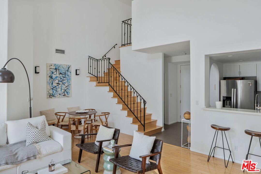 930 N Doheny Dr Unit: 305