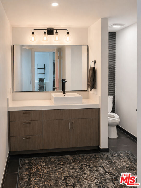 803 Wilcox Ave Unit: 2