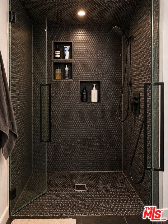 803 Wilcox Ave Unit: 2