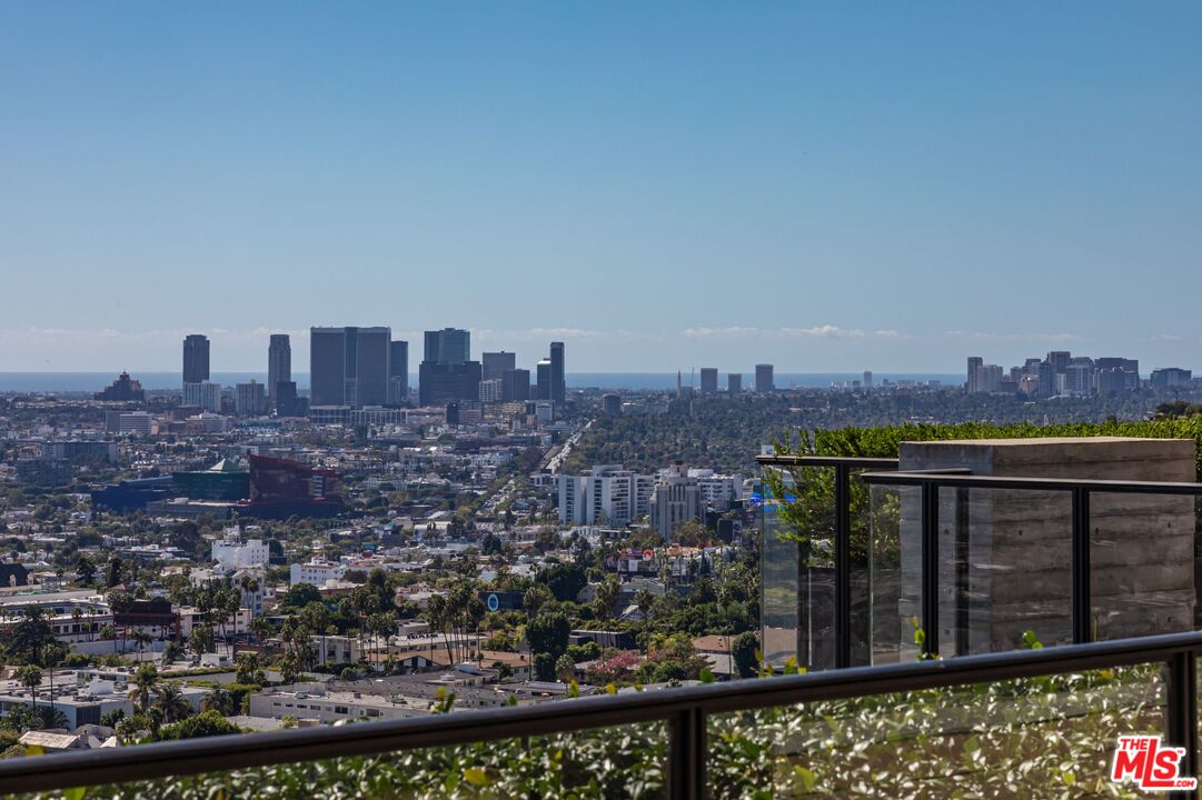 7661 Curson Ter