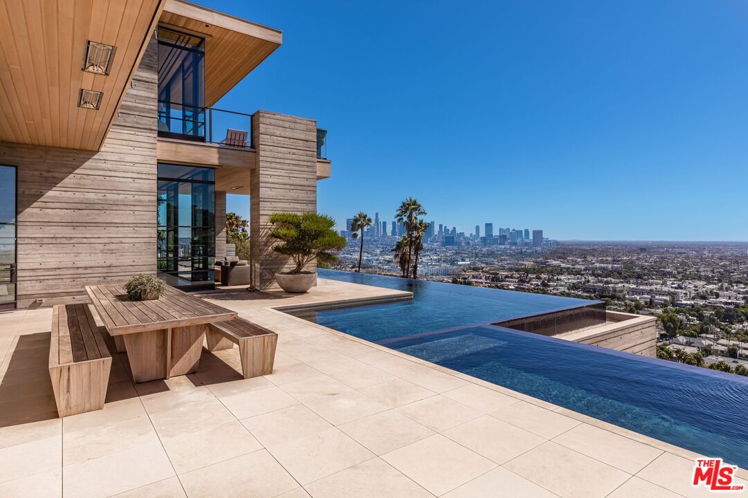 7661 Curson Ter