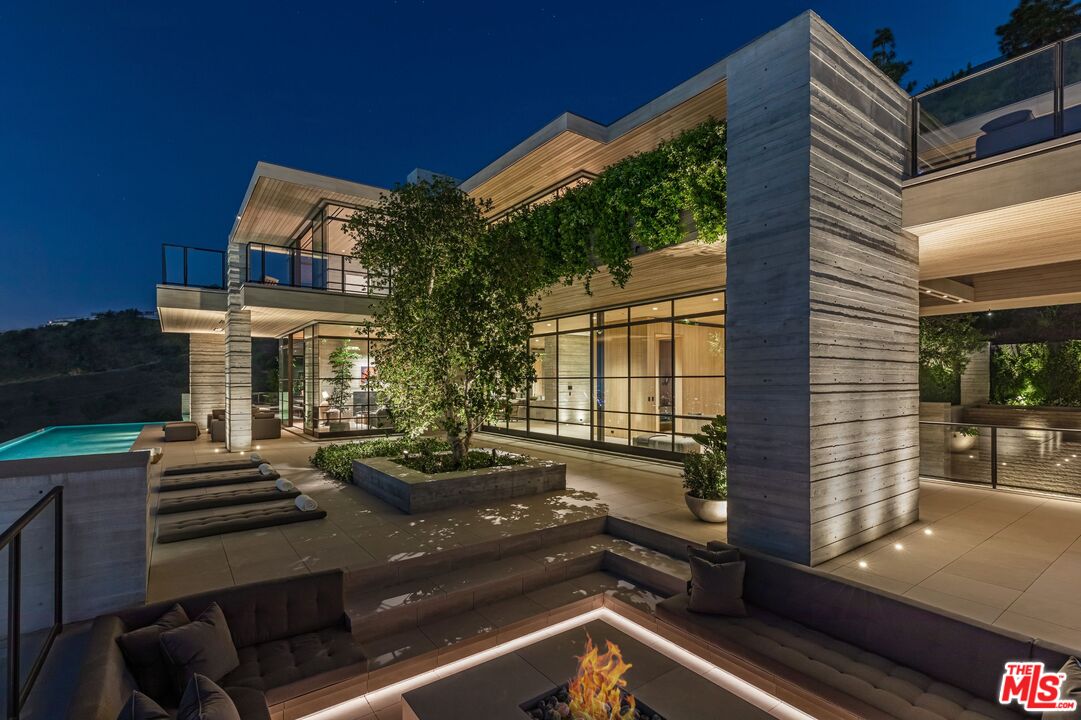 7661 Curson Ter
