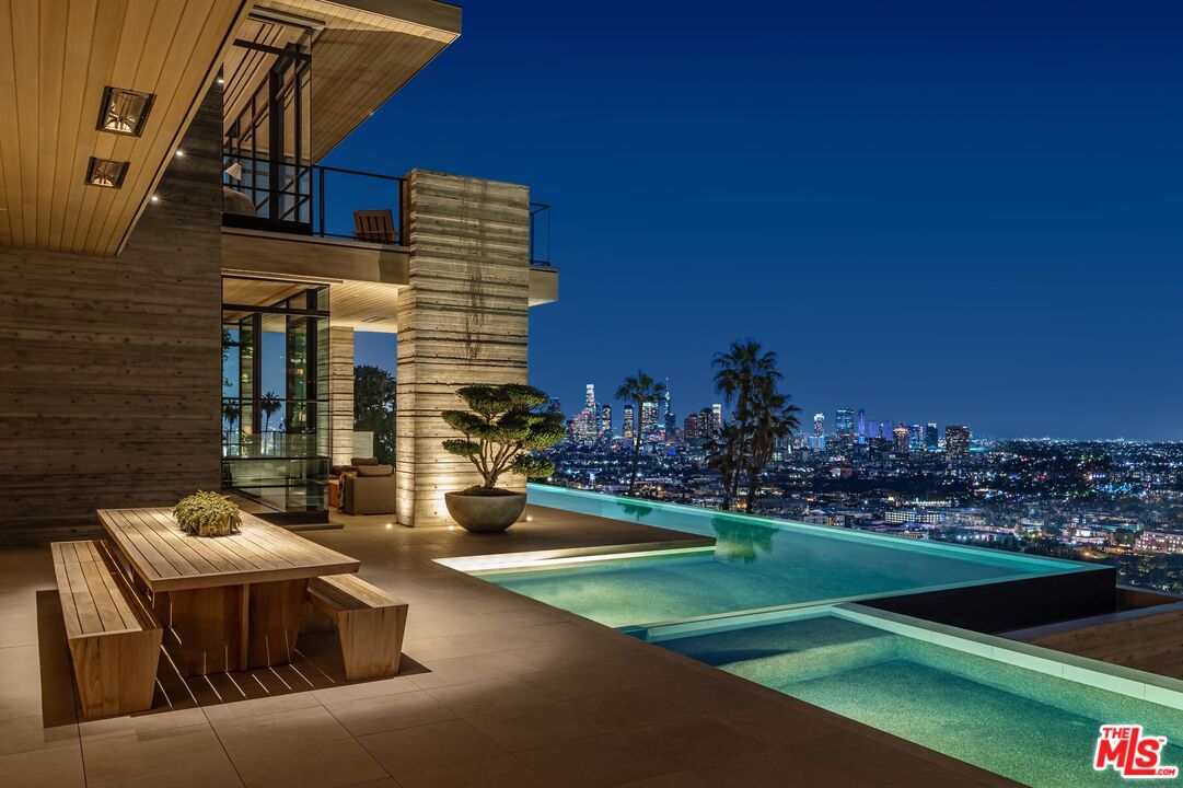 7661 Curson Ter