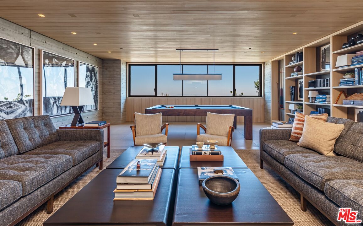 7661 Curson Ter