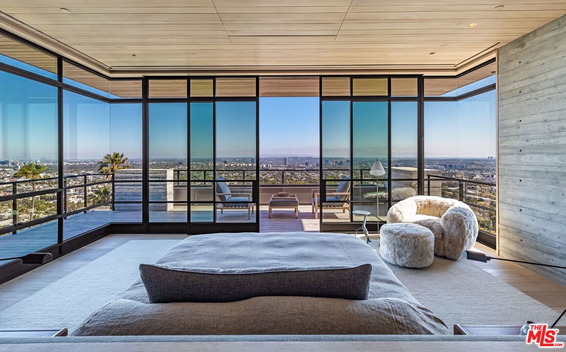 7661 Curson Ter