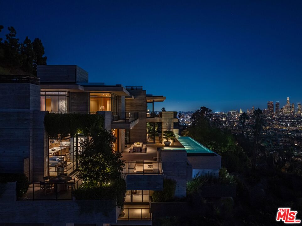 7661 Curson Ter