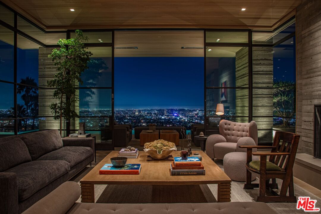7661 Curson Ter