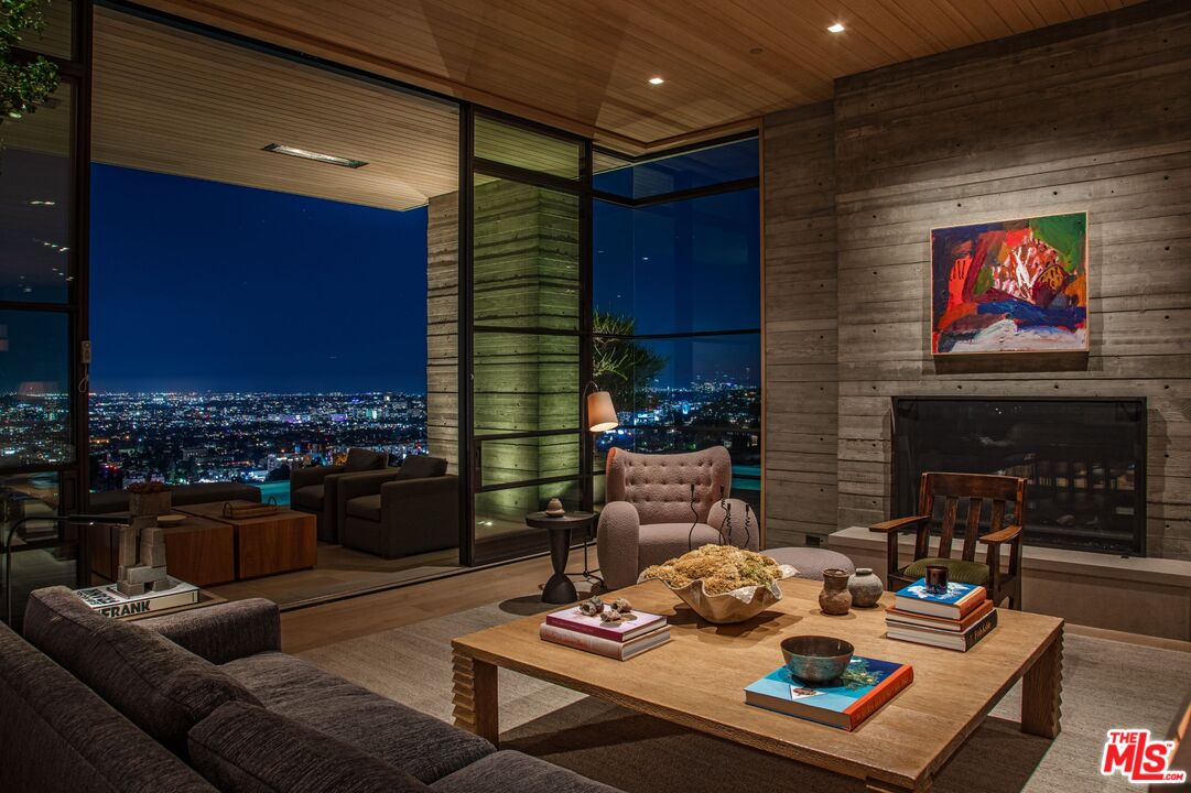 7661 Curson Ter