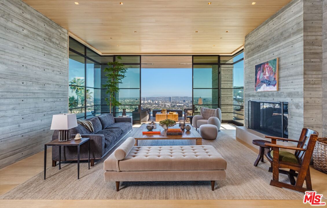 7661 Curson Ter