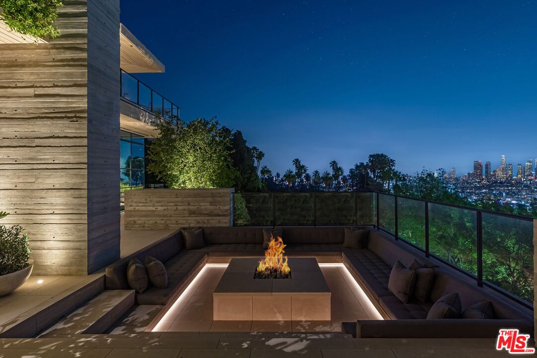 7661 Curson Ter