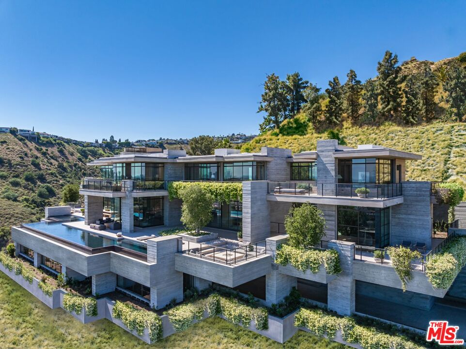 7661 Curson Ter
