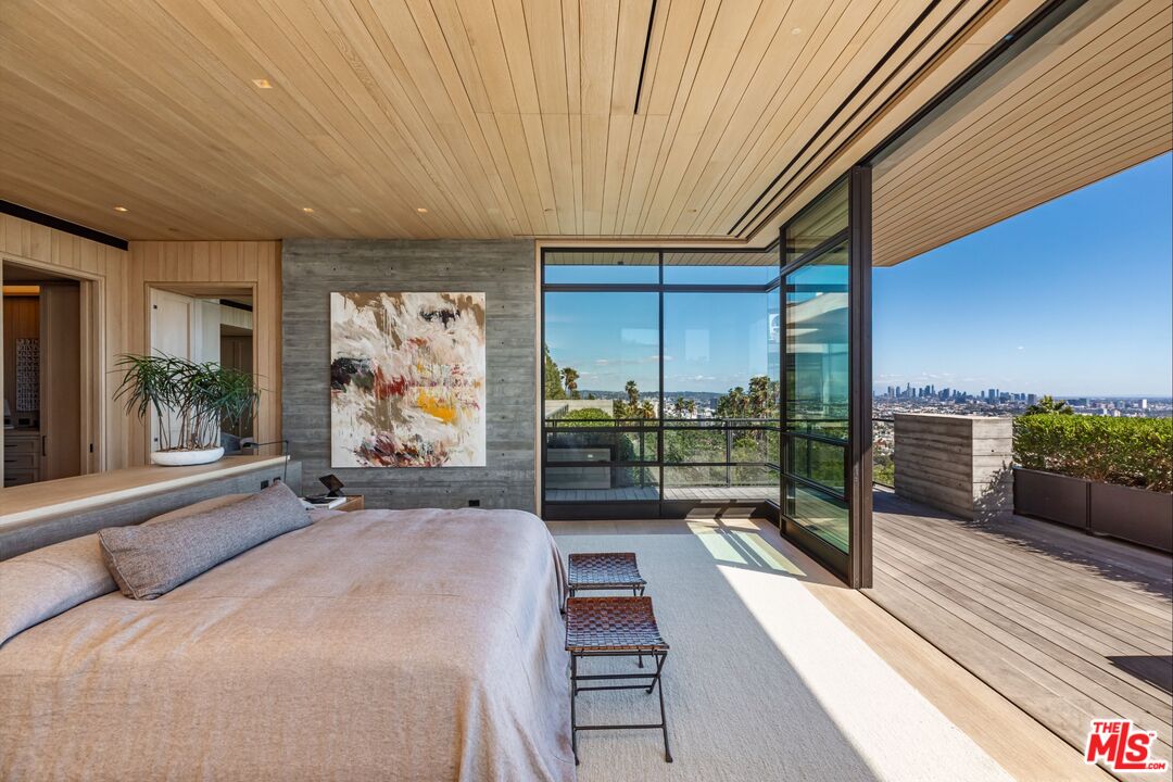 7661 Curson Ter