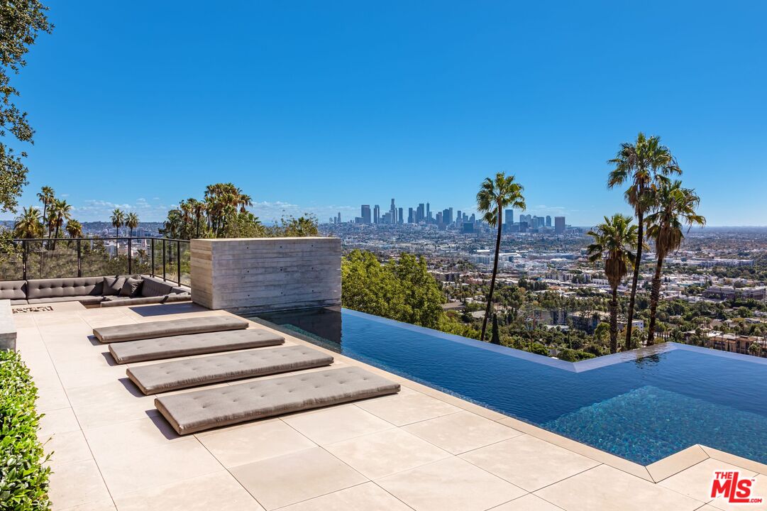 7661 Curson Ter