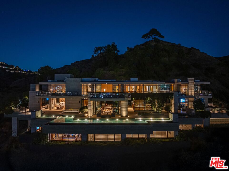 7661 Curson Ter
