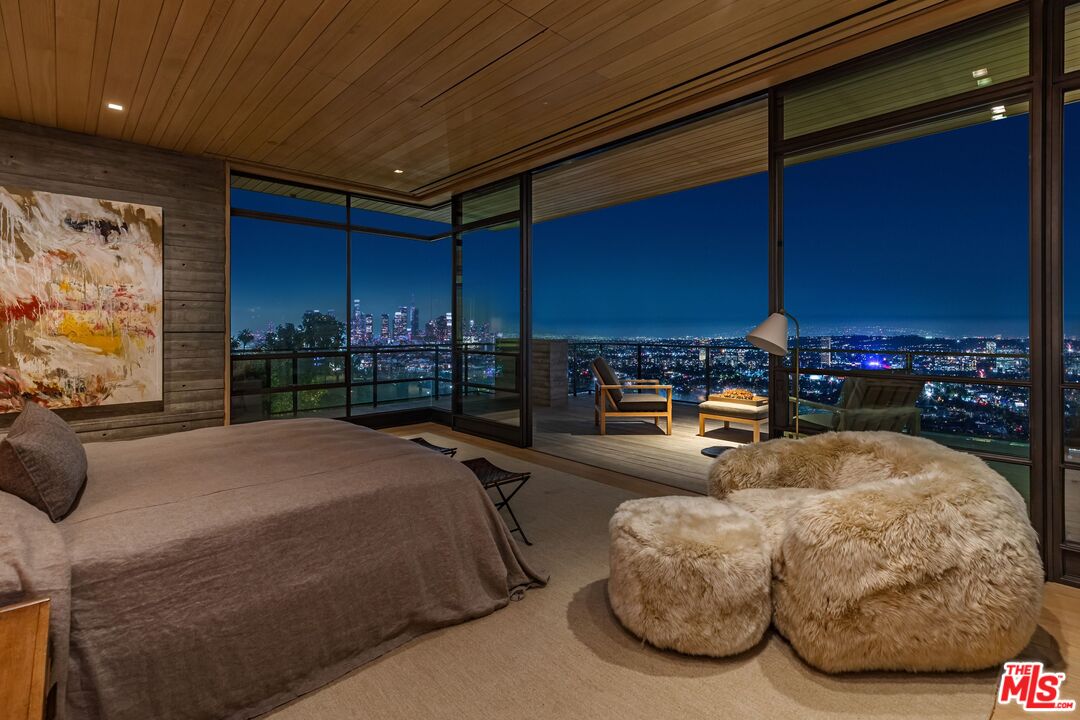 7661 Curson Ter