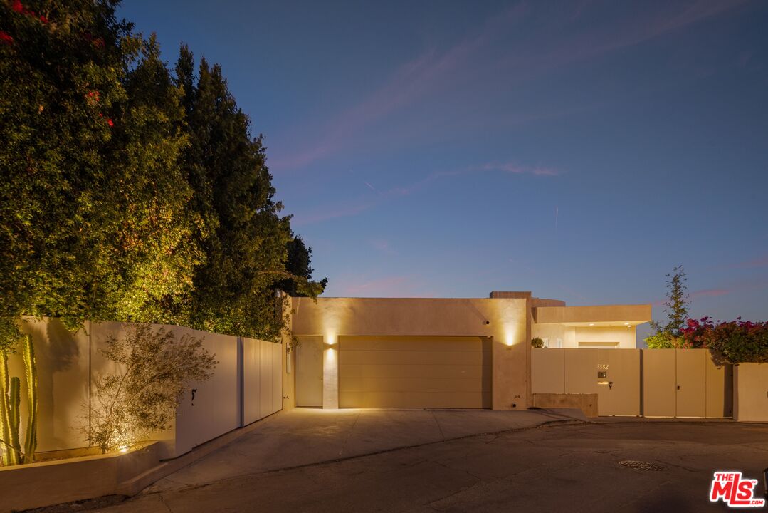 7882 Fareholm Dr