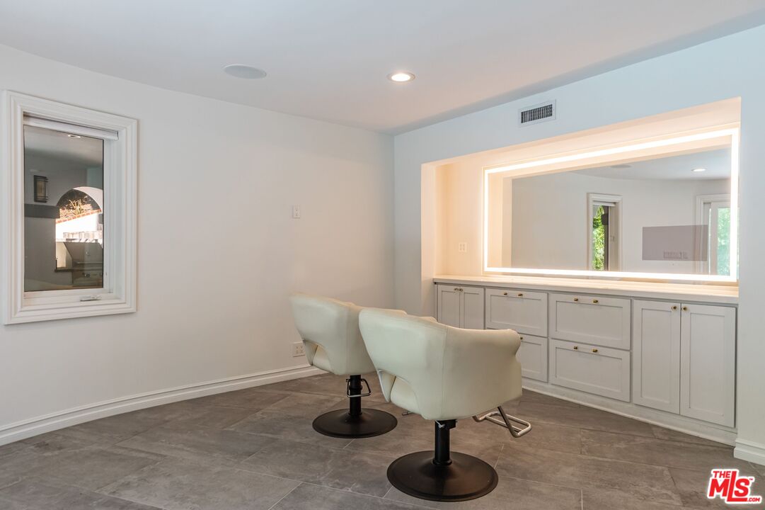 4626 Encino Ave