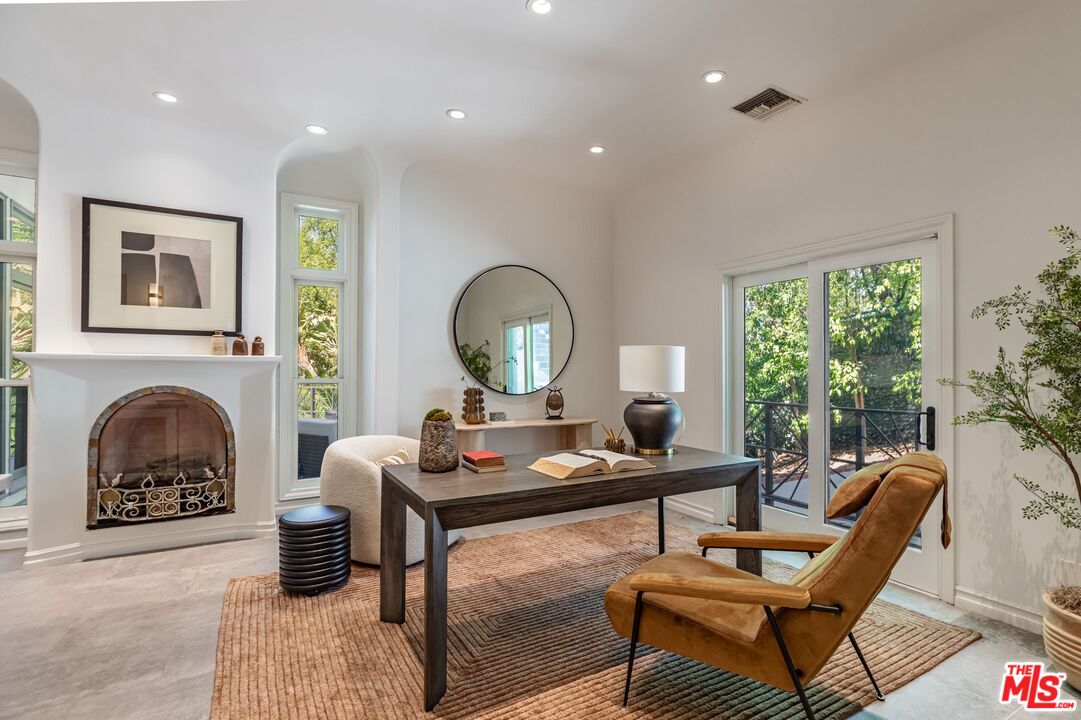 4626 Encino Ave
