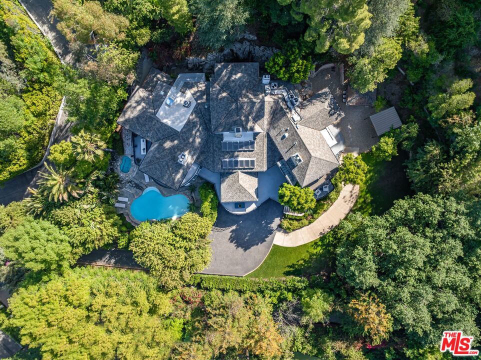 4626 Encino Ave