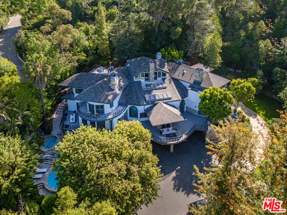 4626 Encino Ave