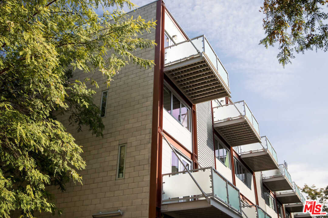 3450 Cahuenga Blvd Unit: 601