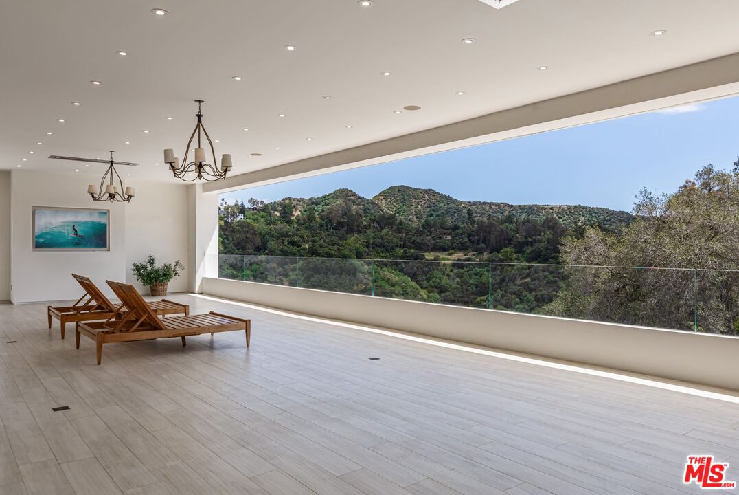 2571 Wallingford Dr