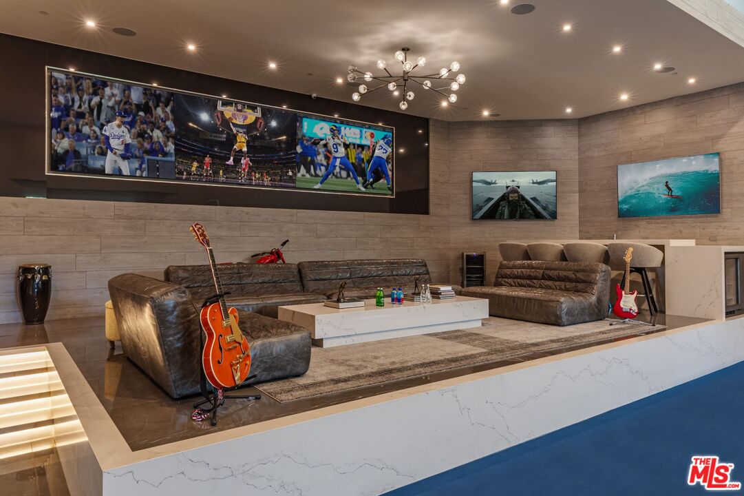 2571 Wallingford Dr