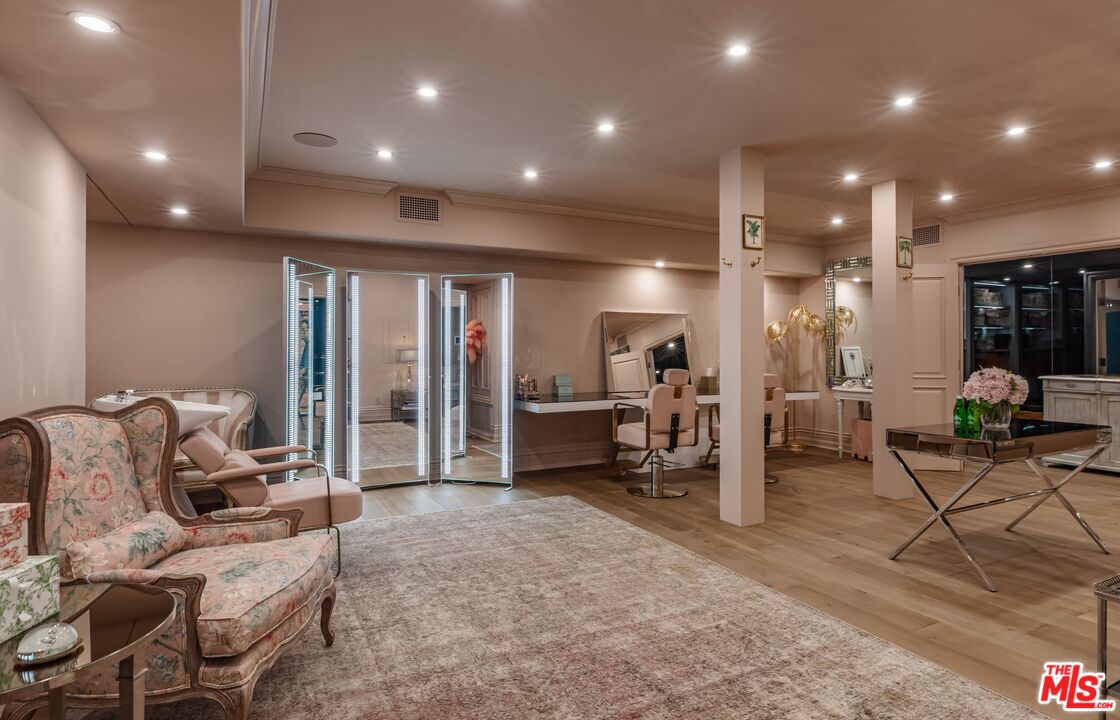 2571 Wallingford Dr