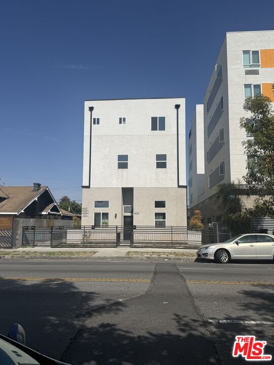 4224 S Western Ave