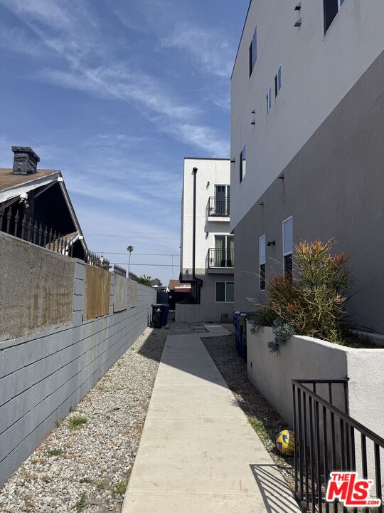 4224 S Western Ave