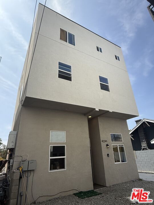 4224 S Western Ave