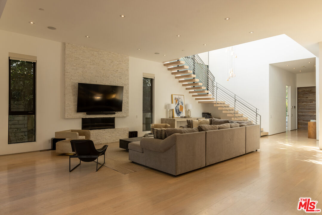 132 N Laurel Ave