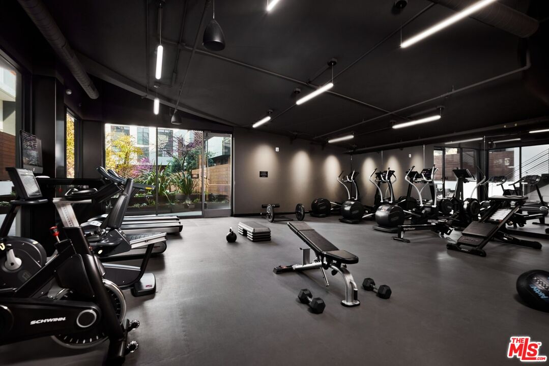 702 N Doheny Dr Unit: PH4