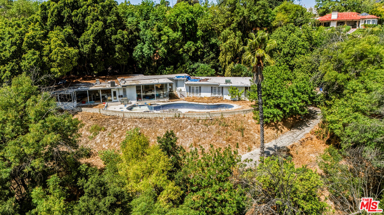 4625 Petit Ave