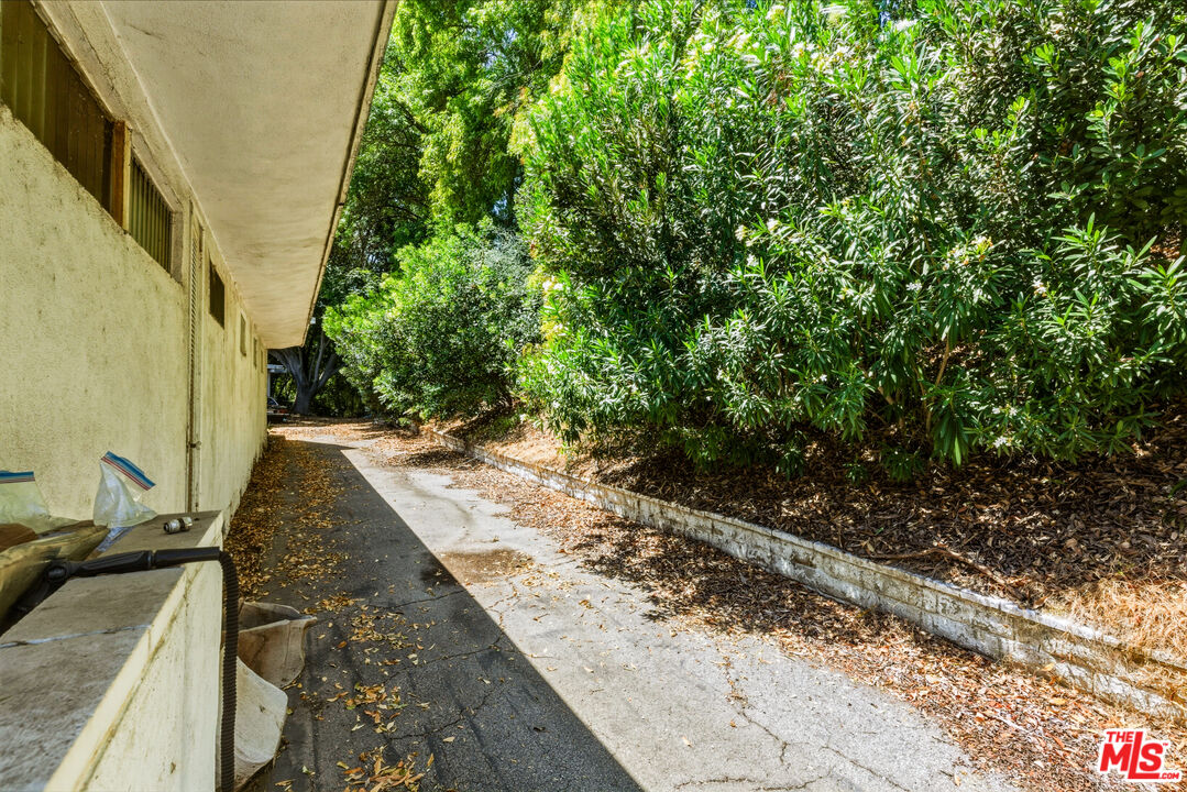 4625 Petit Ave