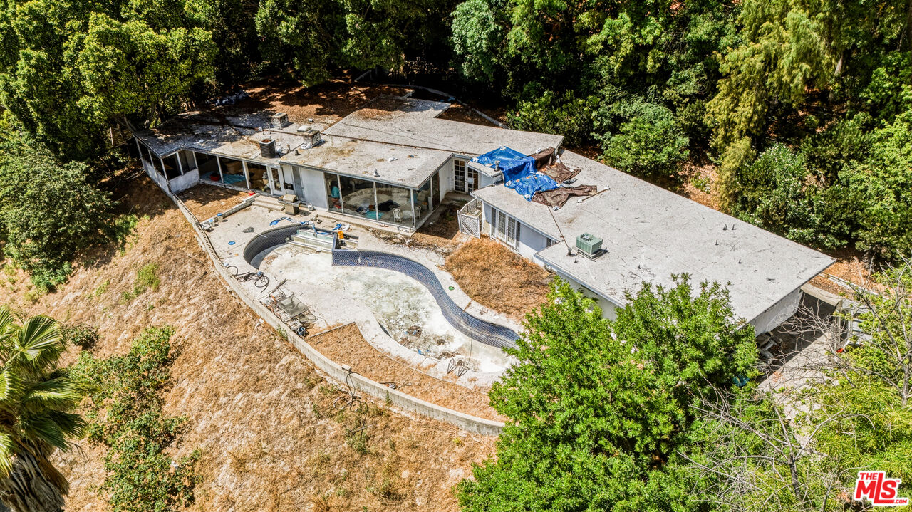 4625 Petit Ave