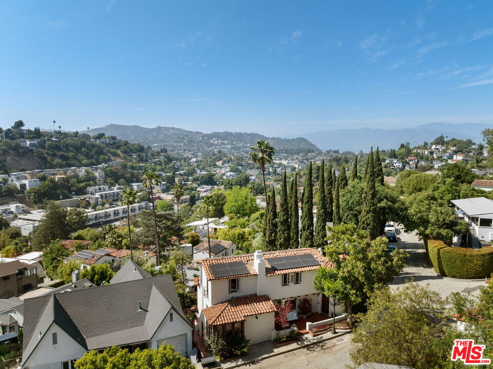 3101 Fernwood Ave