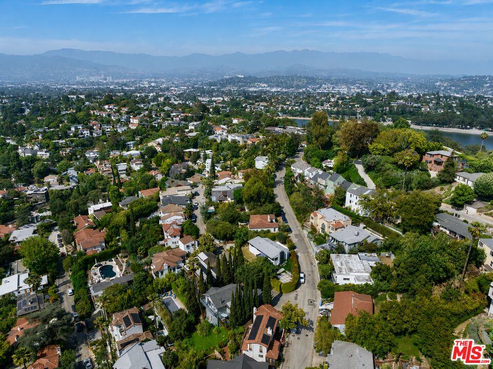 3101 Fernwood Ave