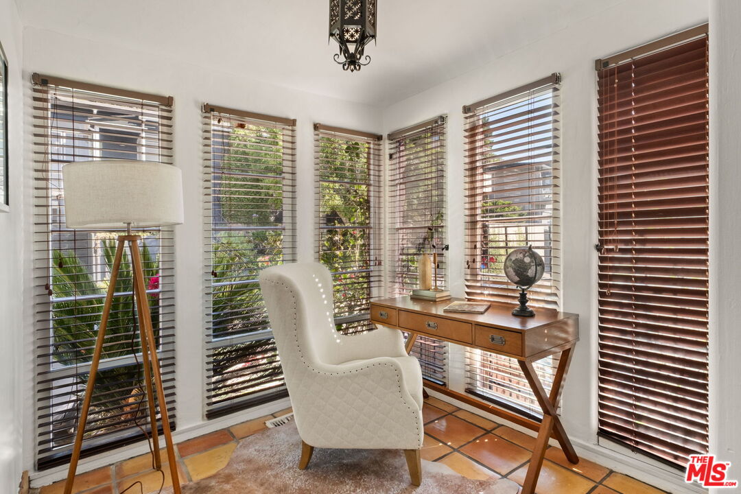 3101 Fernwood Ave