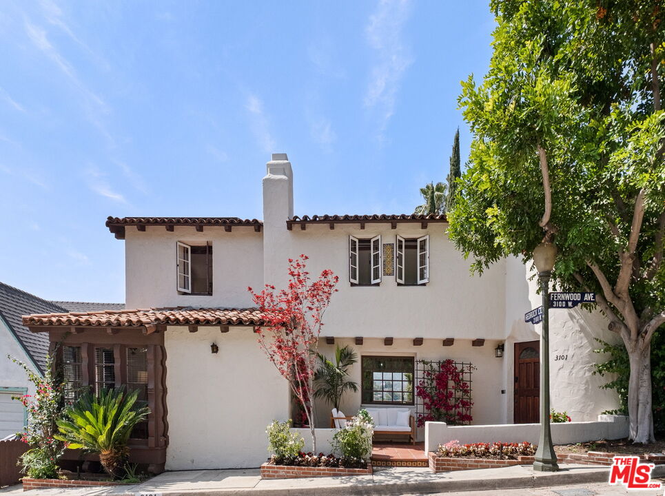 3101 Fernwood Ave