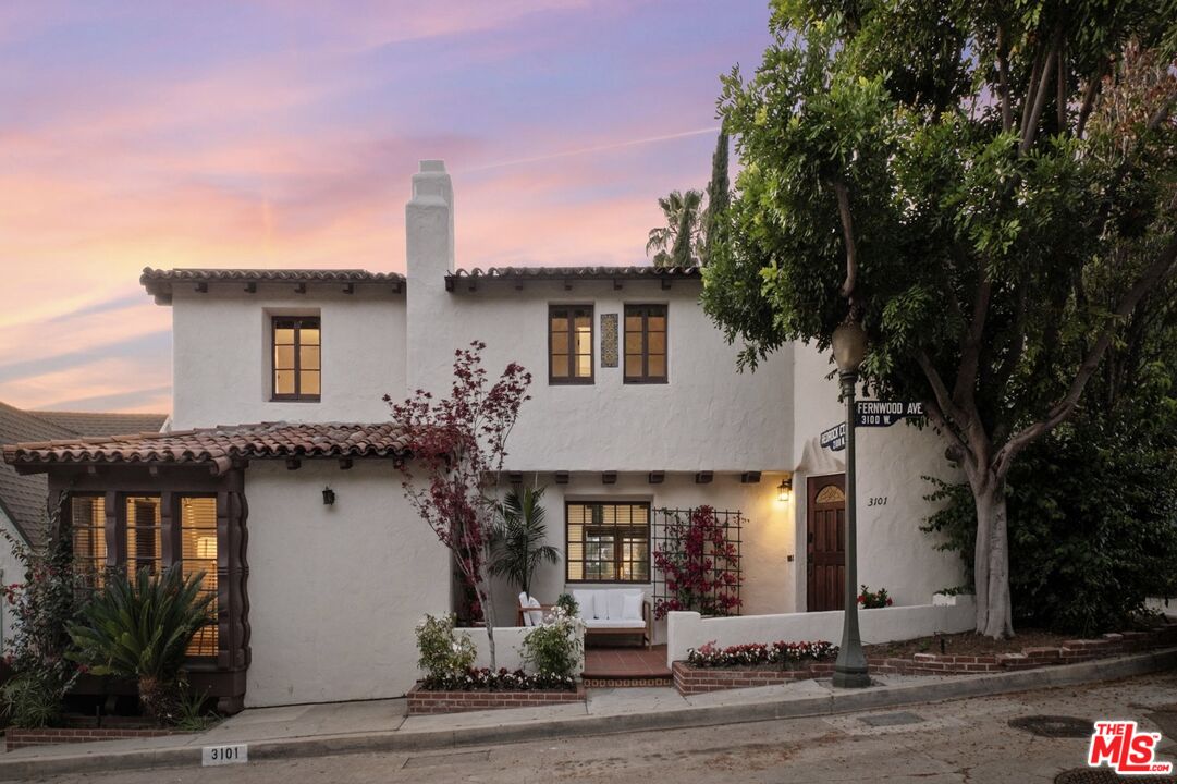 3101 Fernwood Ave