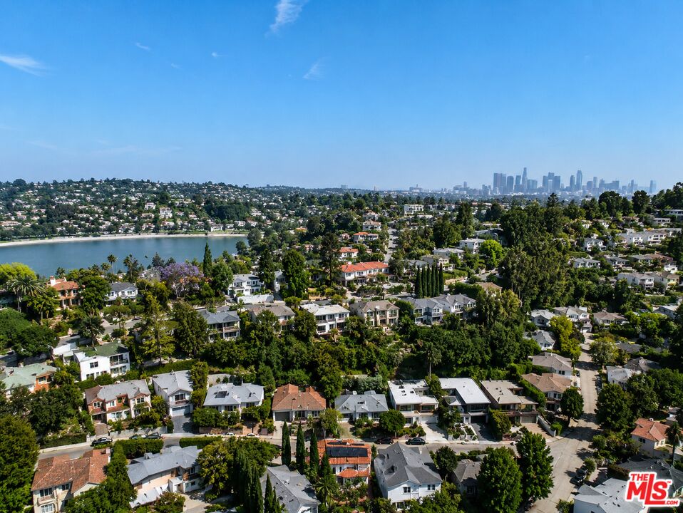 3101 Fernwood Ave