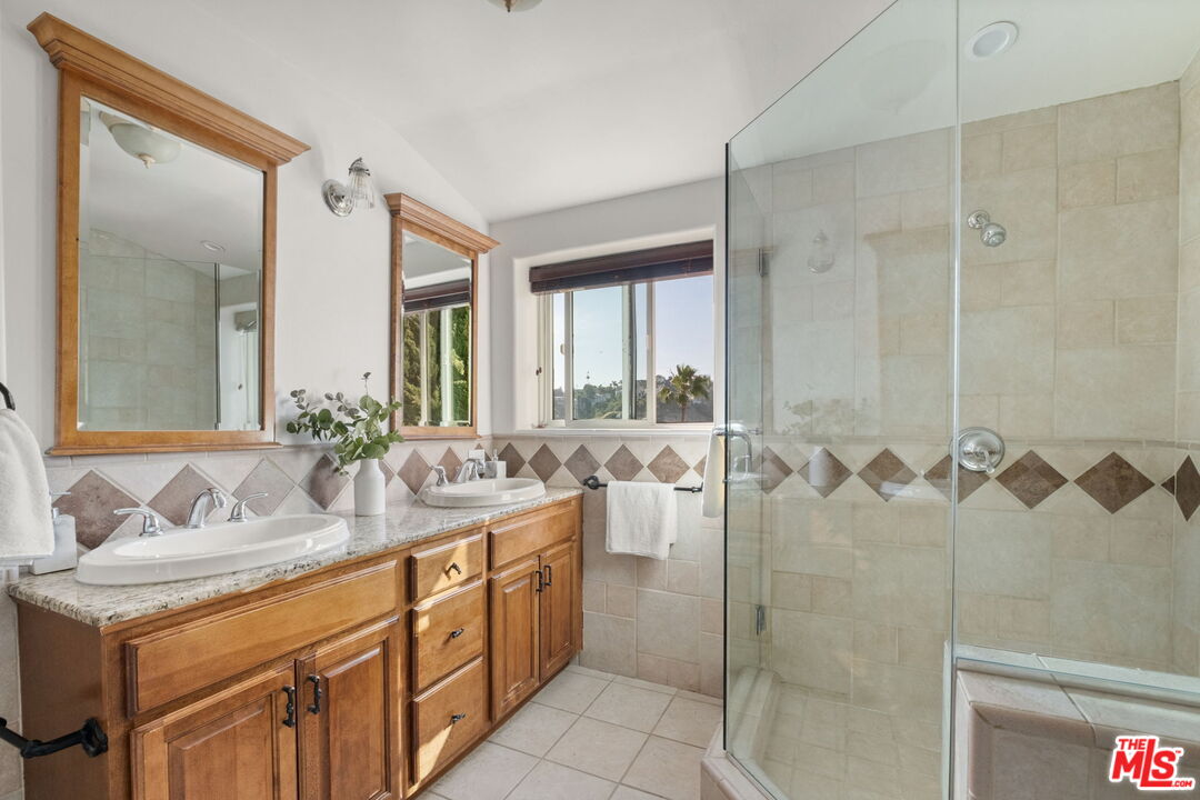 3101 Fernwood Ave