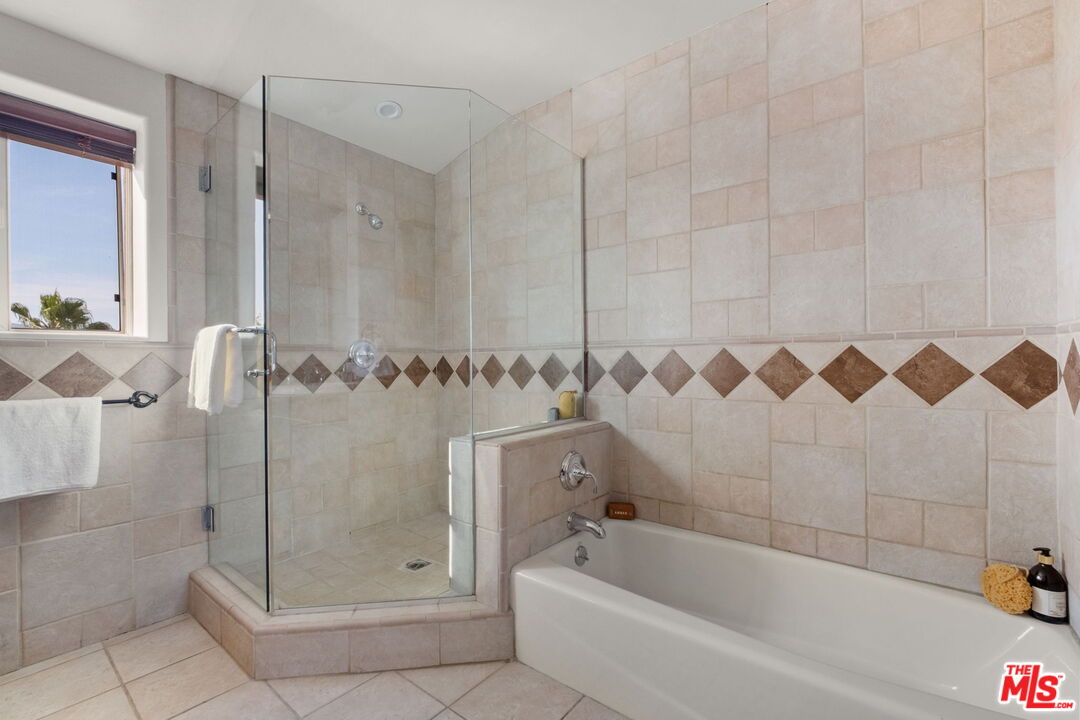 3101 Fernwood Ave