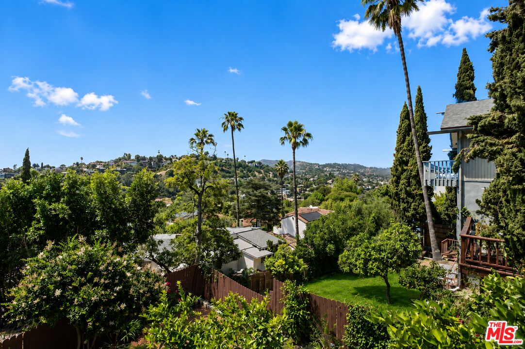 3101 Fernwood Ave