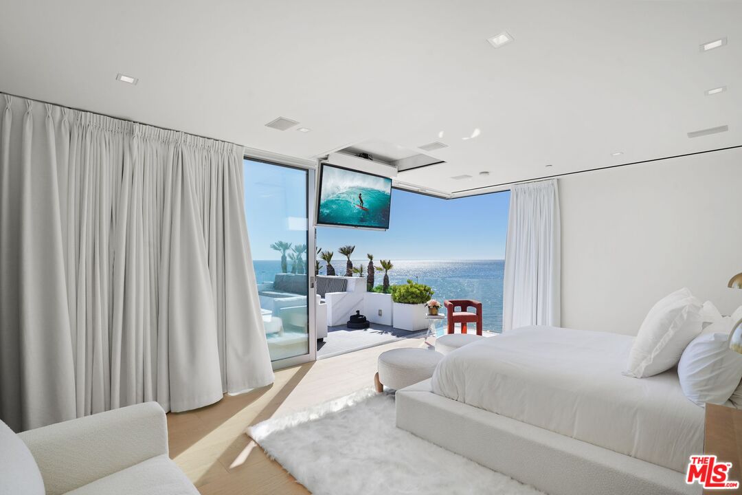 26122 Pacific Coast Hwy