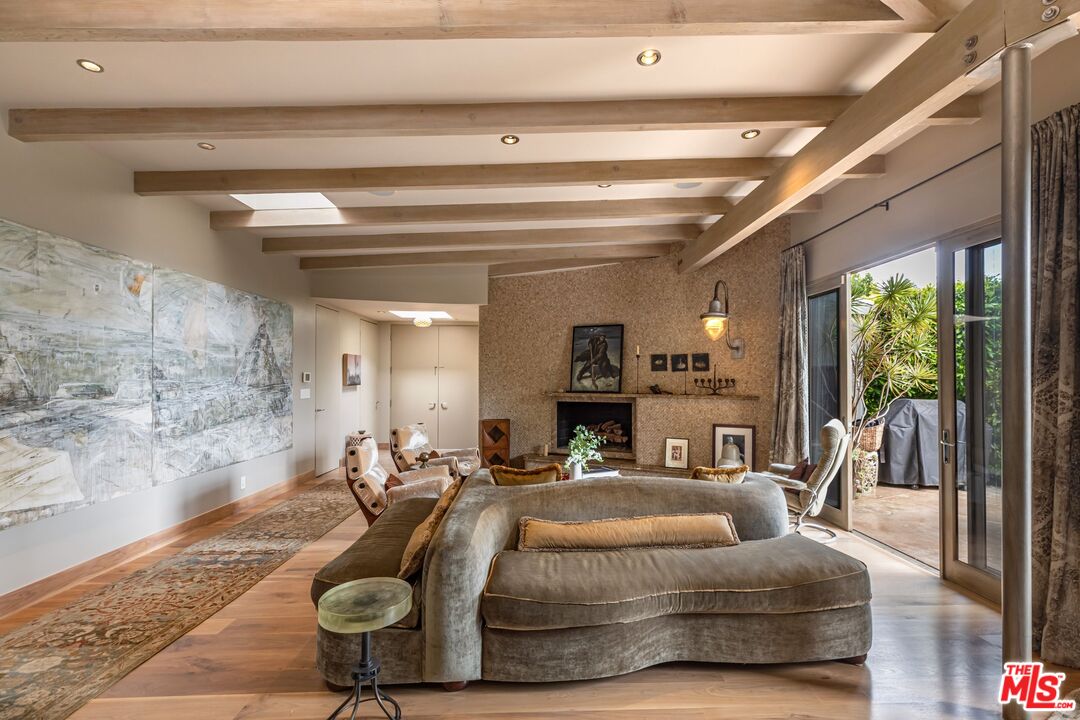 1211 Sierra Alta Way