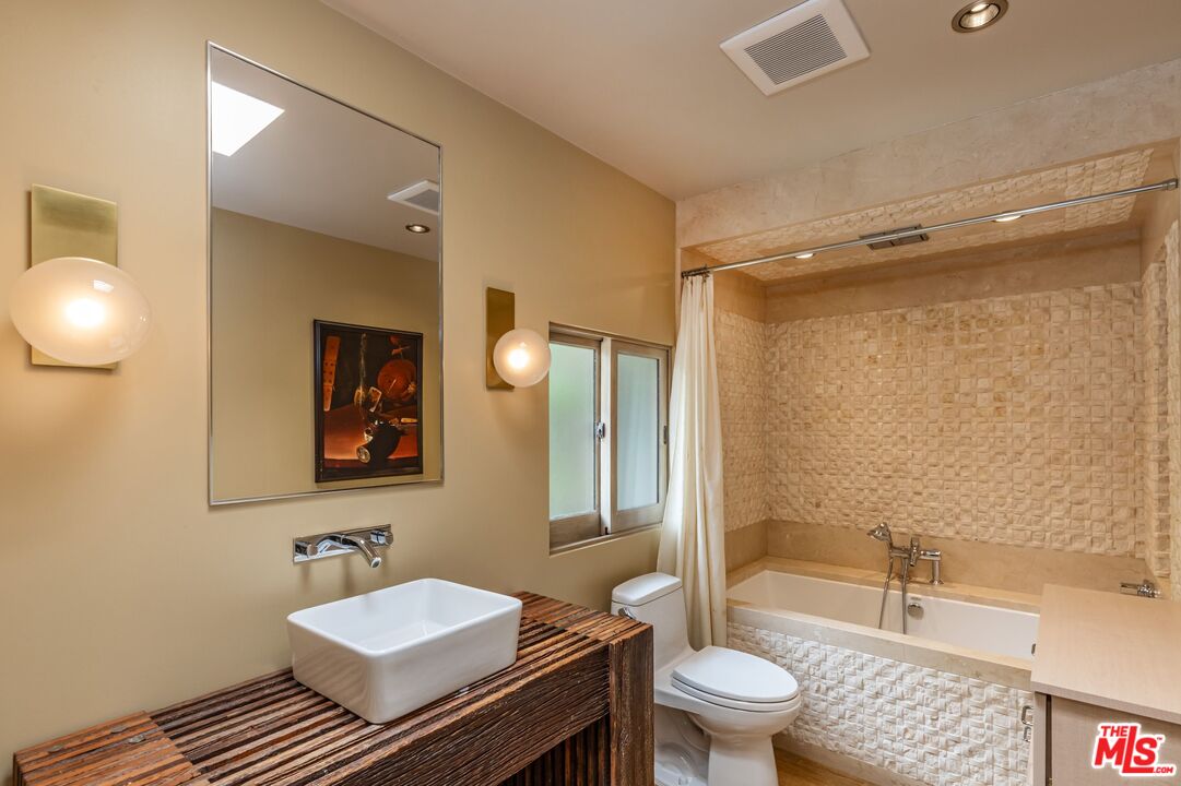 1211 Sierra Alta Way