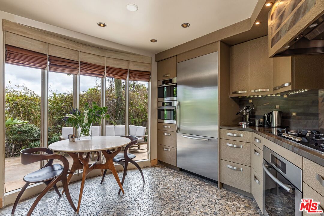 1211 Sierra Alta Way