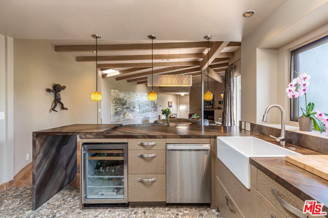1211 Sierra Alta Way